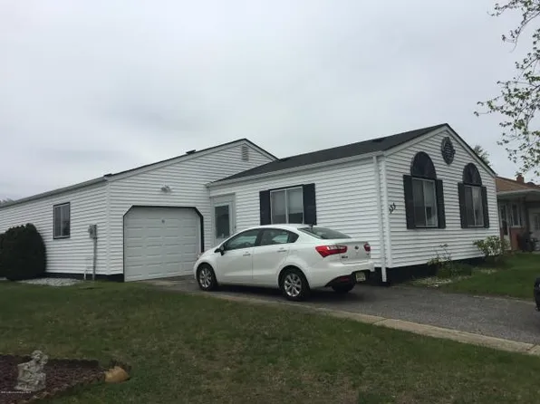 133 Bonaire Dr, Toms River, NJ 08757