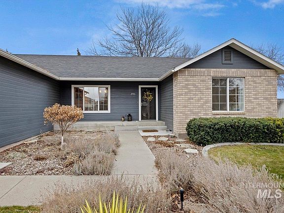 5th image of 2306 Hillcrest Dr