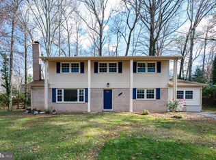 8814 Bridle Wood Dr, Springfield, VA 22152