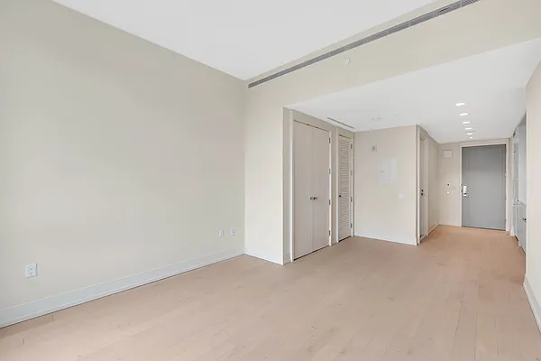 Rented by Bond New York | media 22