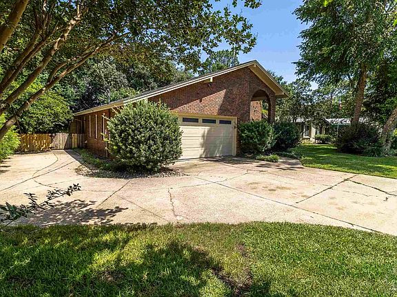 4th image of 5720 Langley Ct