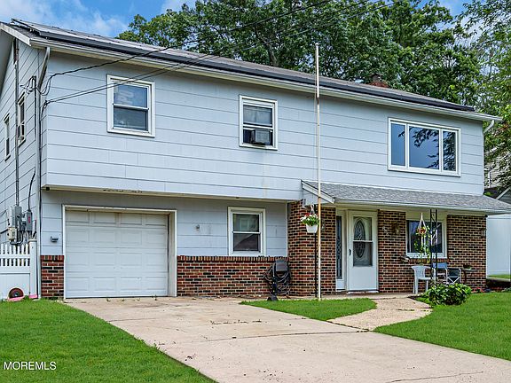 2nd image of 886 Stafford Drive