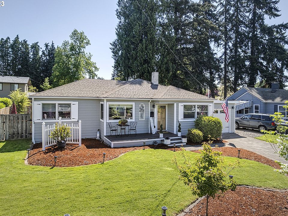 1st image of 242 NE 9th Ave