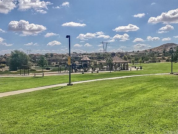 4th image of 193 Goldenrod Ave