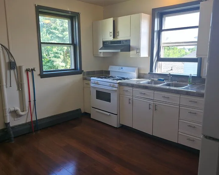 134 Nicholson St #2 — Photo 2