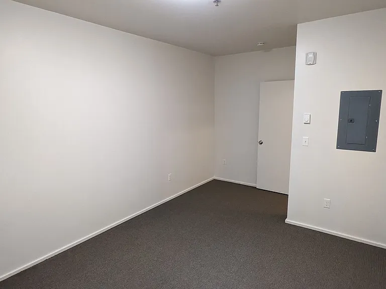 Viewpoint Terrace Apartments — Photo 38