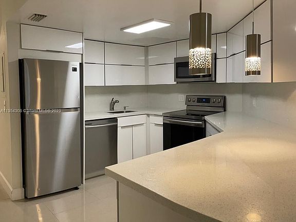 3rd image of 8343 Lake Dr APT 306