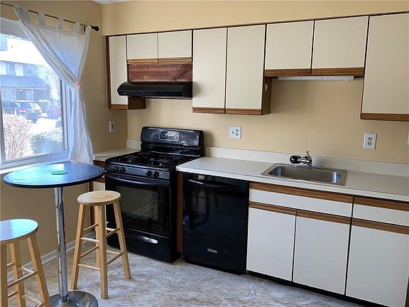 2nd image of 223 Hampshire Dr #223