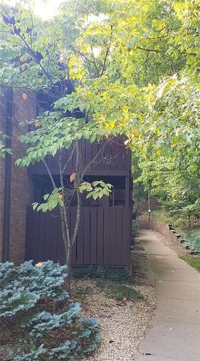 2nd image of 6860 Carriage Hill Dr APT 25