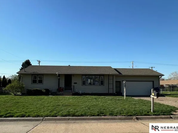 323 W Club Ave, Fremont, NE 68025