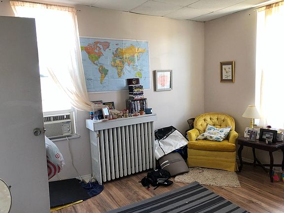 2nd room (13x16)