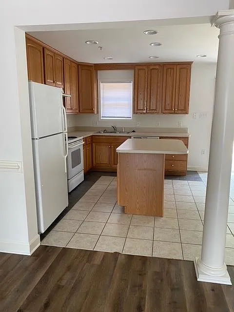 3 bed, 2.5 bath, 1360 sqft, $1,800 — Photo 4