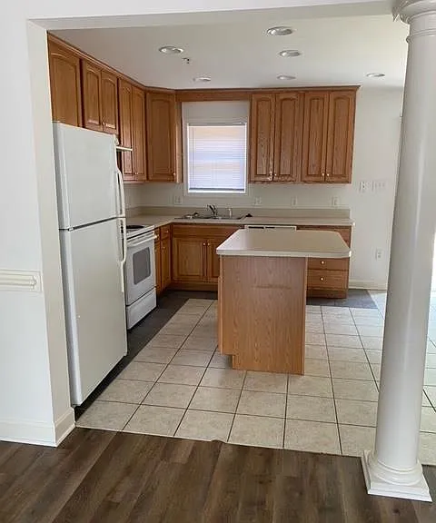 986 Monroe Ave — Photo 4