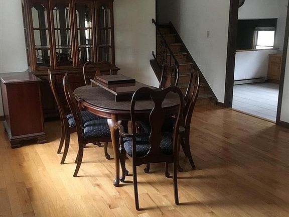 2nd image of 7 Colonial Ct