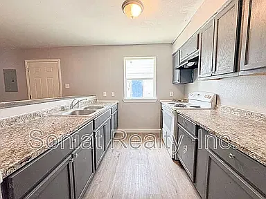 3 bed, 2.5 bath, 1300 sqft, $1,250 — Photo 3