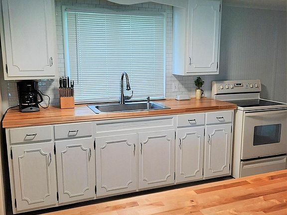 Great kitchen with in unit washer dryer