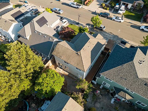 3rd image of 2289 Claiborne Cir
