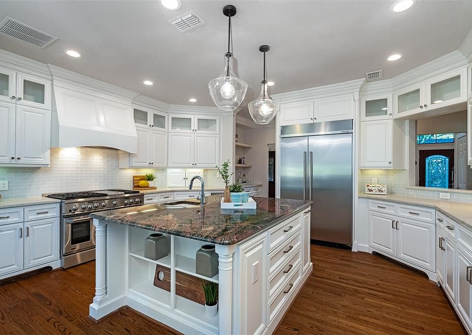 1st image of 2733 Woods Ln