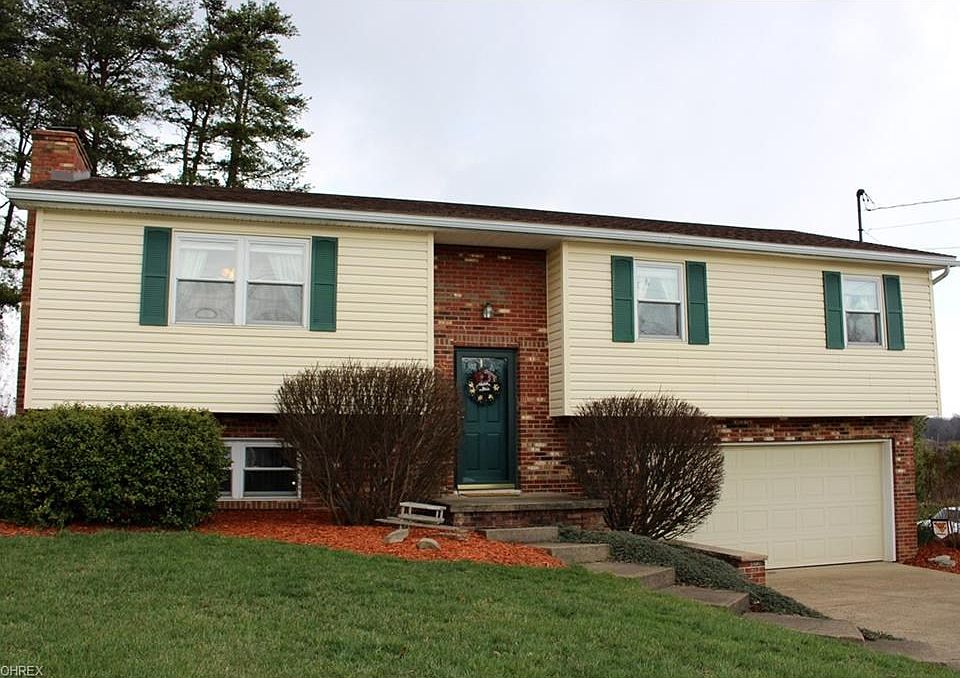 Attractive brick/vinyl Bi-Level features over 2000 Sq. Ft. of "living space" in this every popular Bethel Place neighborhood.