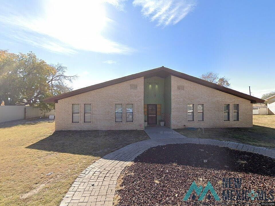 1st image of 107 Fairway Dr