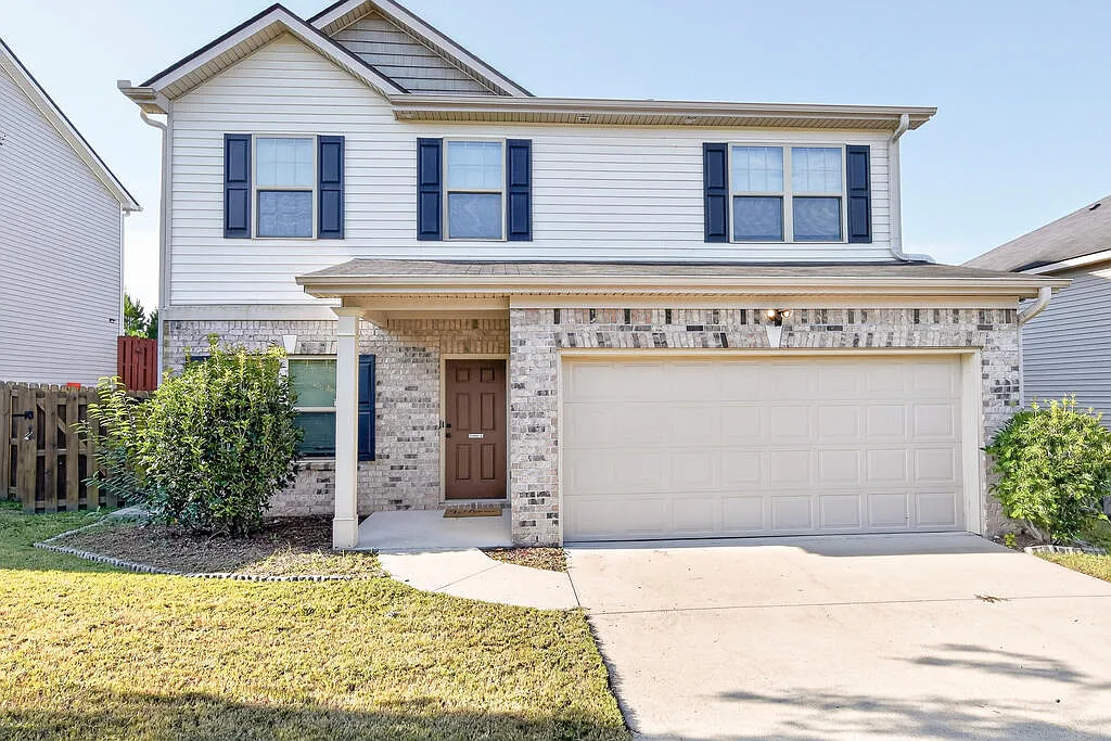 4 bed, 2.5 bath, 2203 sqft, $2,050 — Photo 4
