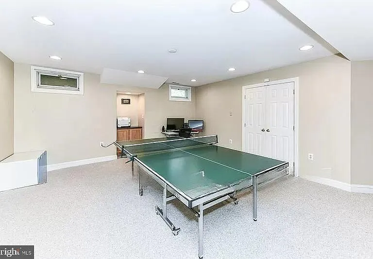 1088 Safa St — Photo 41