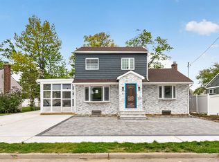 1524 Bowe Rd, Valley Stream, NY 11580