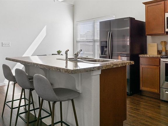 3rd image of 4301 SW Gallatine Ave