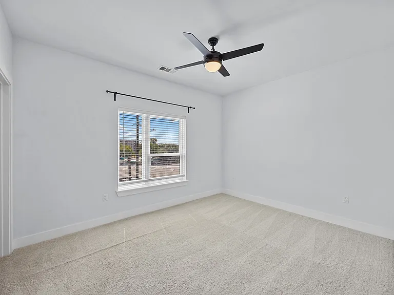 2220 Webberville Rd #324 — Photo 18