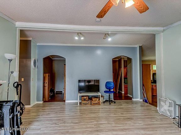 5th image of 864 Chulahoma Rd