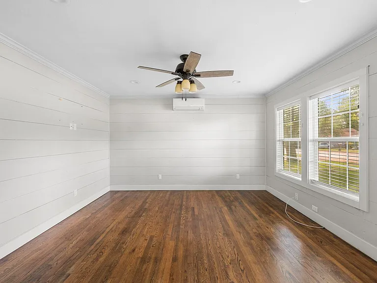 1036 Jackson St — Photo 11