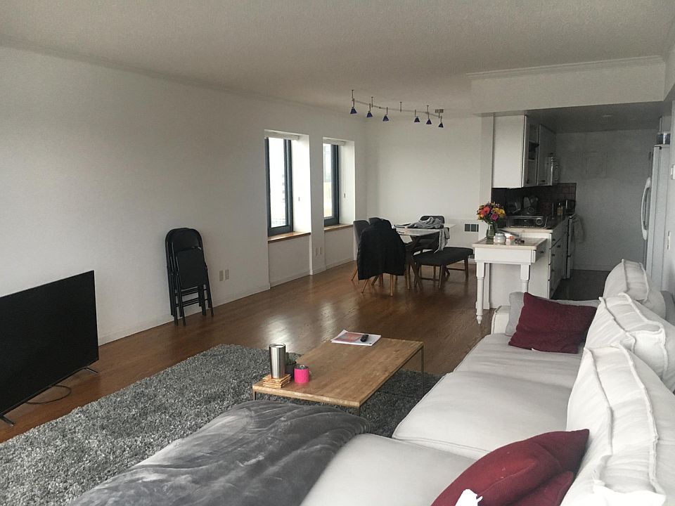2nd image of 207 5th Ave SW APT 801