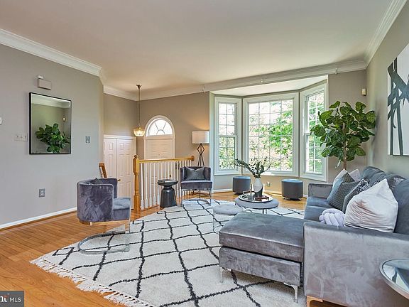 4th image of 2207 Journet Dr