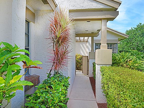 5th image of 5296 Fairway Woods Dr APT 4512