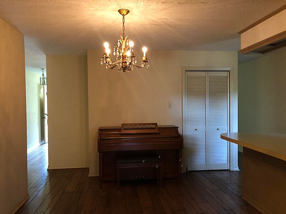 4th image of 601 Turrentine Way