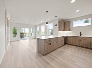 7044 SW Gonzaga St #304, Portland, OR 97223