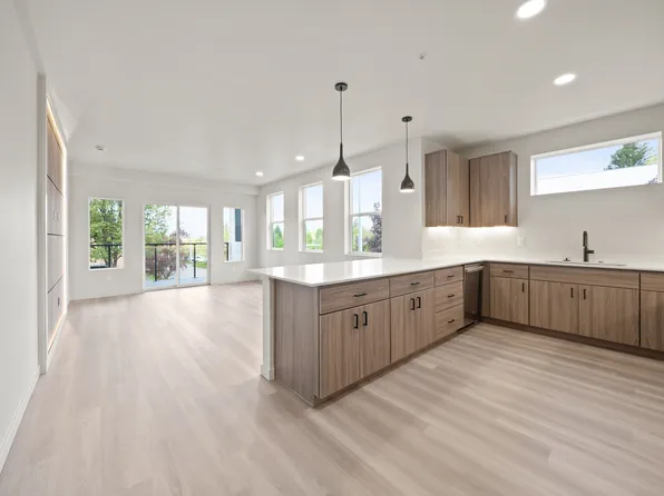 7044 SW Gonzaga St, Portland, OR