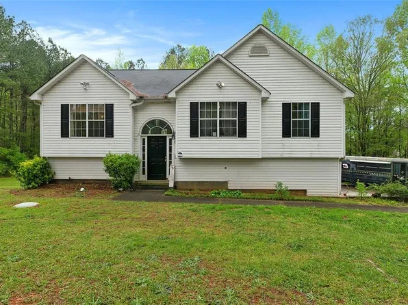 10 Hawks Nest Dr, Sharpsburg, GA 30277
