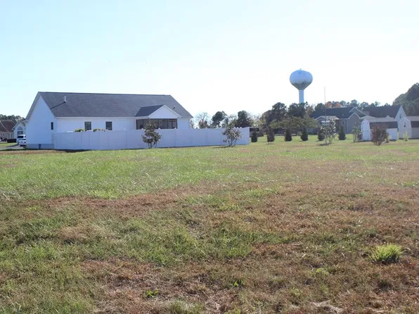70 Luff Ct, Greenbackville, VA 23356
