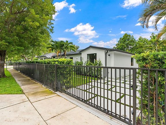 2nd image of 2286 SW 21st Ave