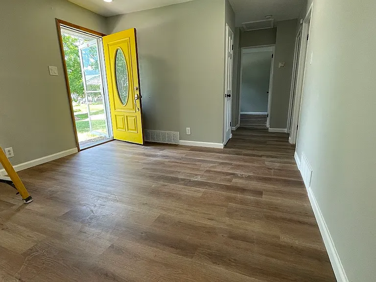 8800 Cochise Dr — Photo 3
