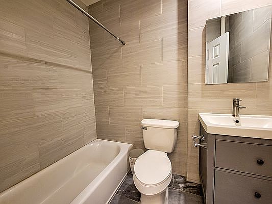 4th image of 239 E 51st St #1