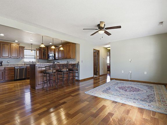 4th image of 1001 S Monroe St