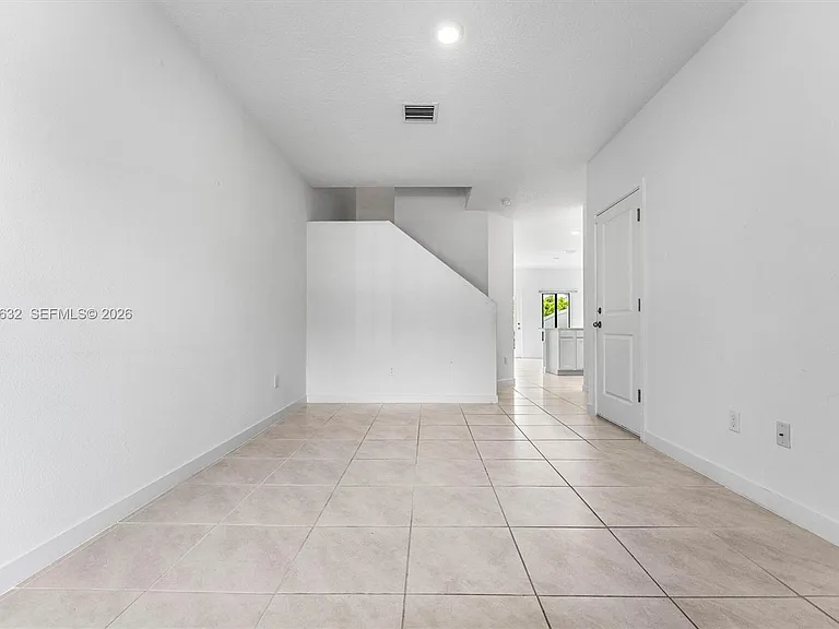 4825 Dillion St — Photo 6