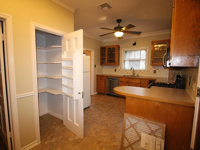 139 Thomas Jefferson Dr — Photo 7