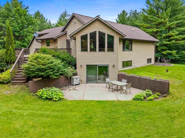 W3759 Schwalla Dr, Marinette, WI 54143