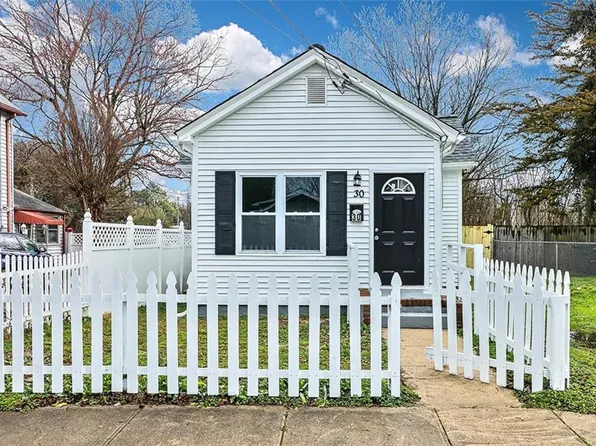 30 Maplewood St, Hampton, VA 23669