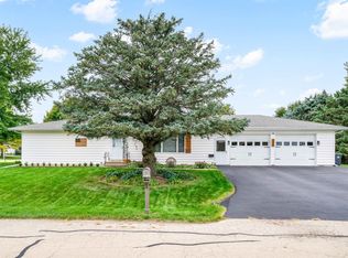 625 W Fuller Dr, Waterman, IL 60556