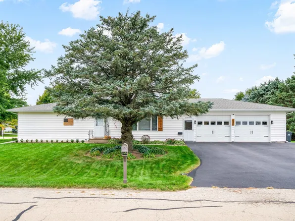 625 W Fuller Dr, Waterman, IL 60556