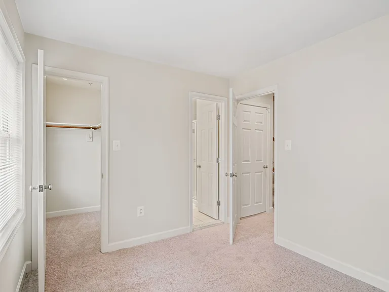 788 N Wakefield St — Photo 35